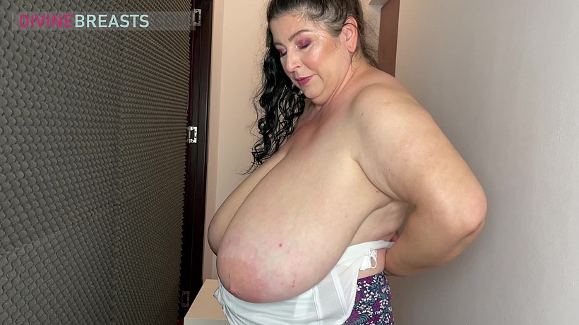 Divine Breasts Natalie Fiore Real Women Real Big Tits Extreme Big